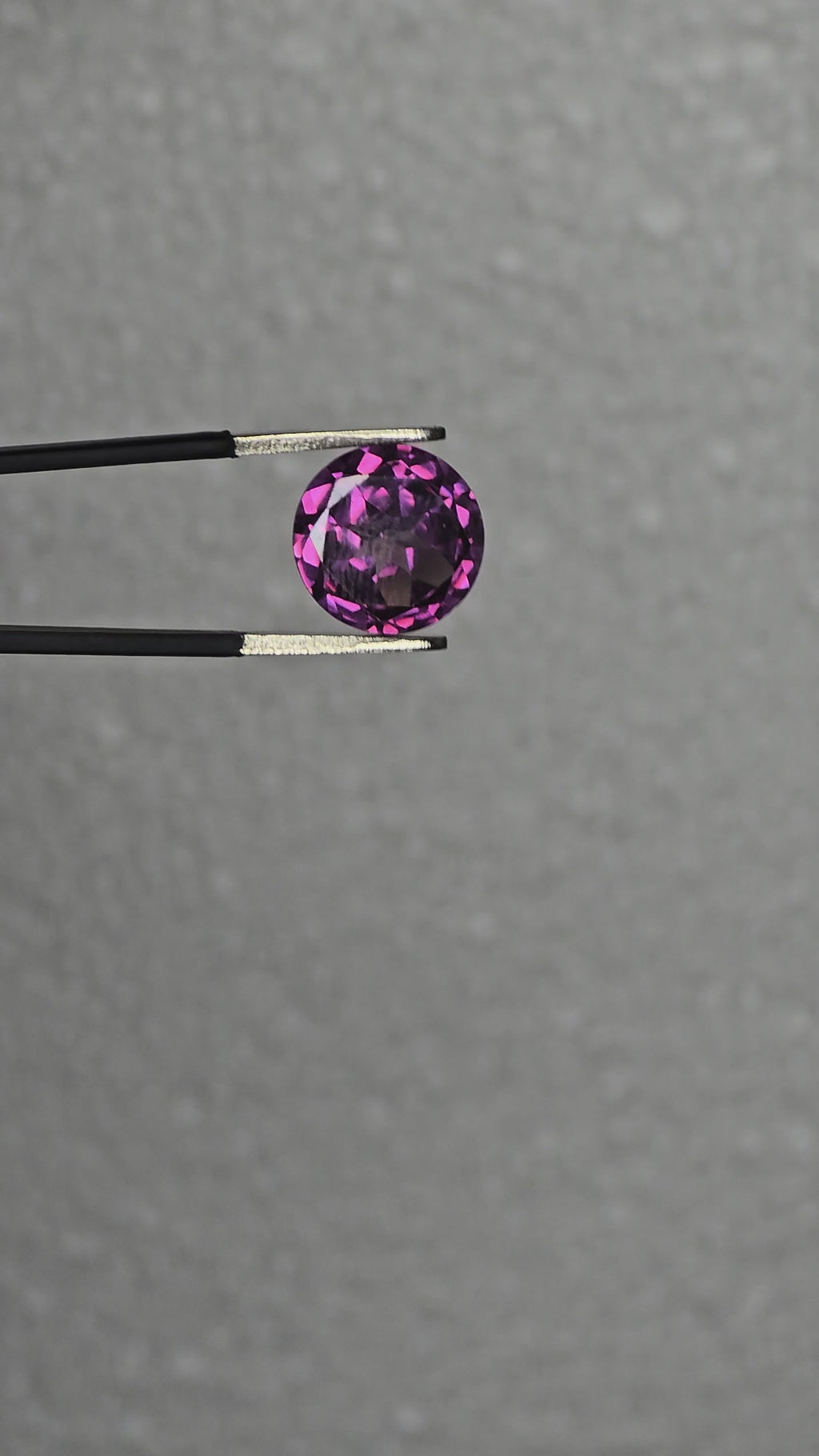 8.50ct Color-Changing Sapphire – Purple | Precision Round Cut | Flawless Lab-Grown