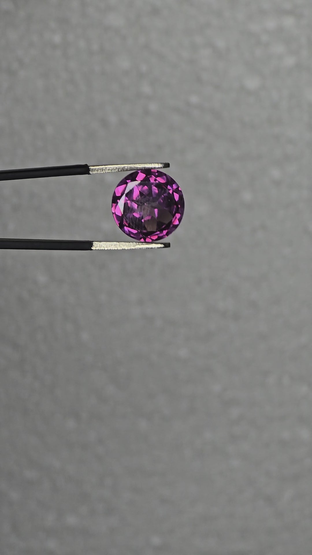 8.50ct Color-Changing Sapphire – Purple | Precision Round Cut | Flawless Lab-Grown