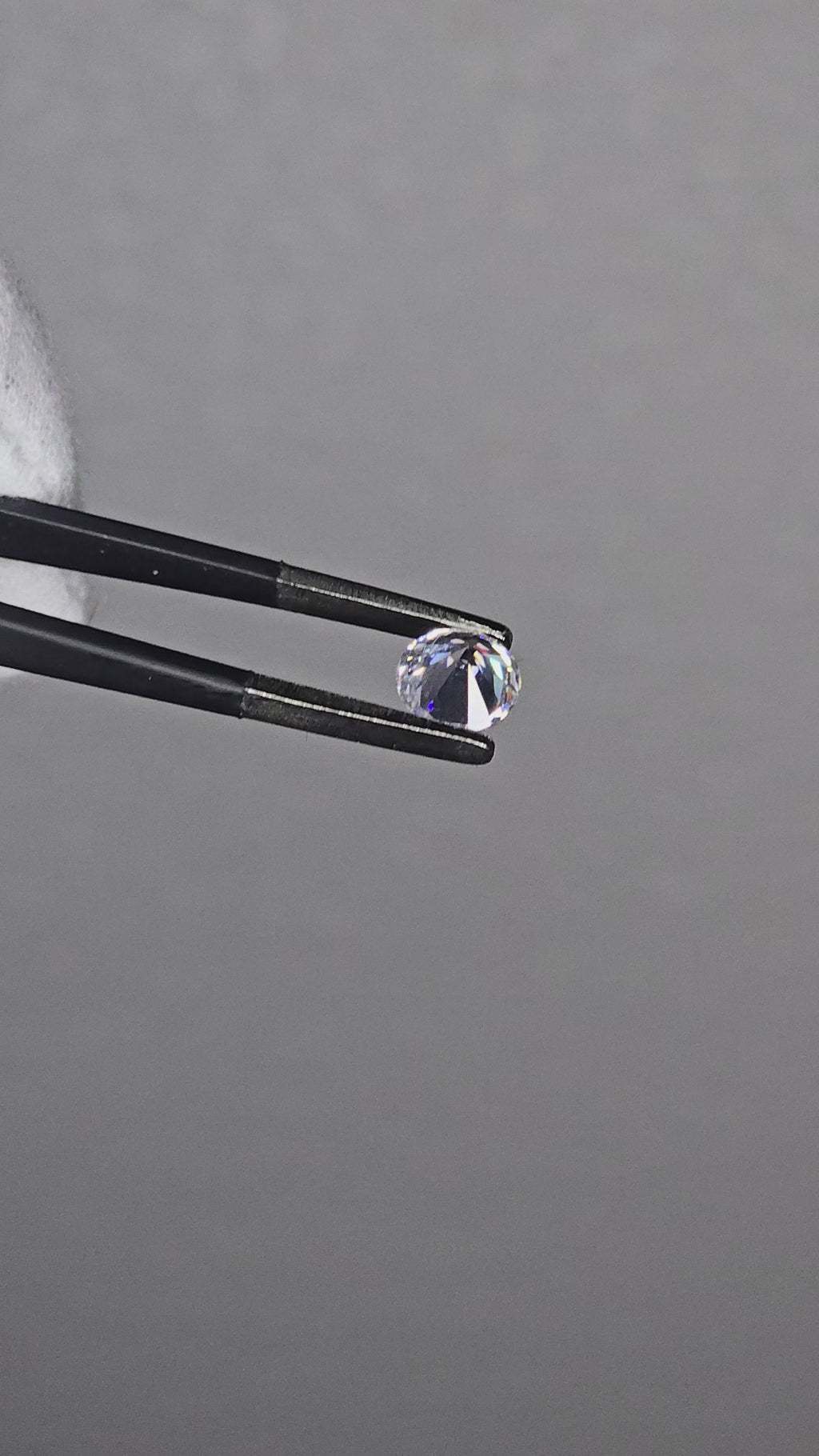 Natural White Sapphire – 2.50 ct | Loupe Clean | Subtle Color Change