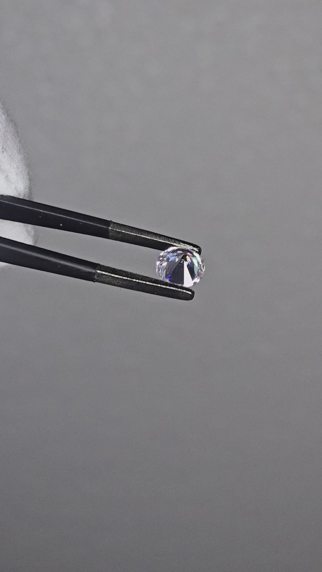 Natural White Sapphire – 2.50 ct | Loupe Clean | Subtle Color Change
