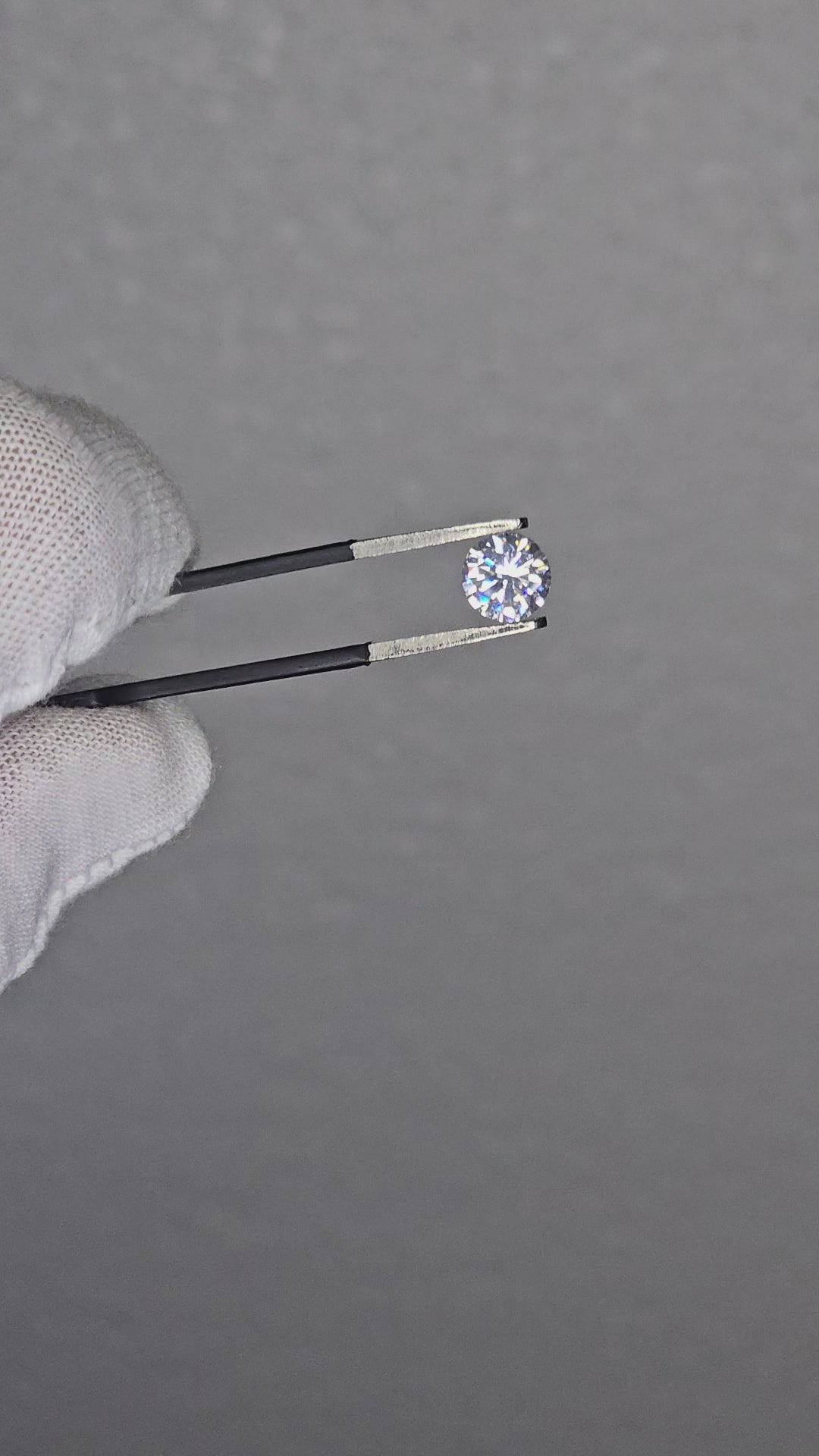 Natural White Sapphire – 2.50 ct | Loupe Clean | Subtle Color Change